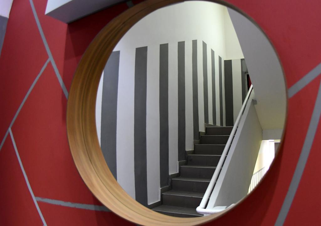 Crown Sea Apart Hotel Тел Авив Екстериор снимка