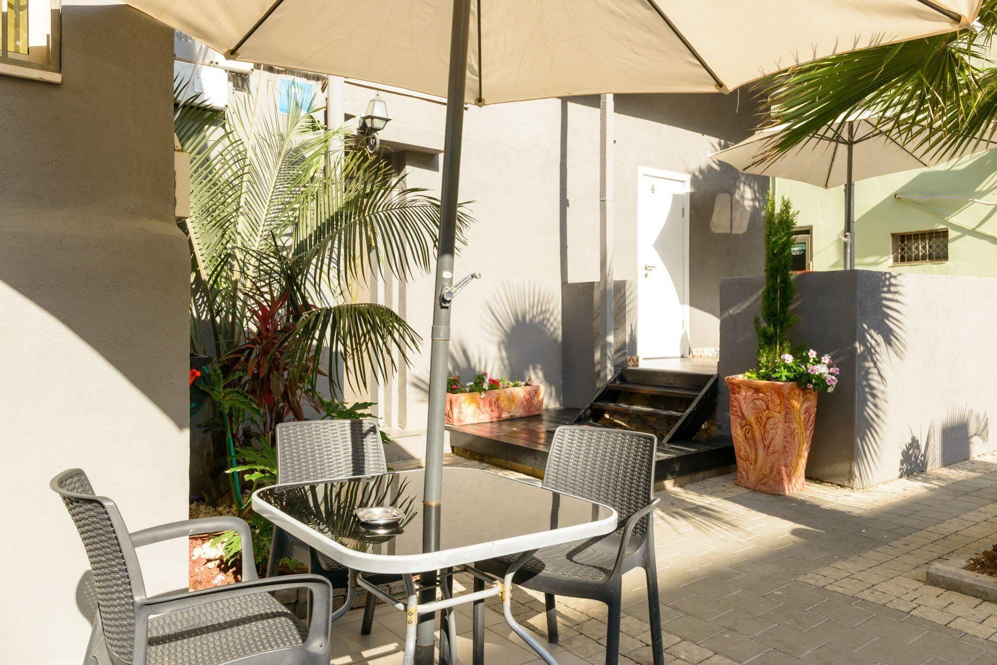 Crown Sea Apart Hotel Тел Авив Екстериор снимка
